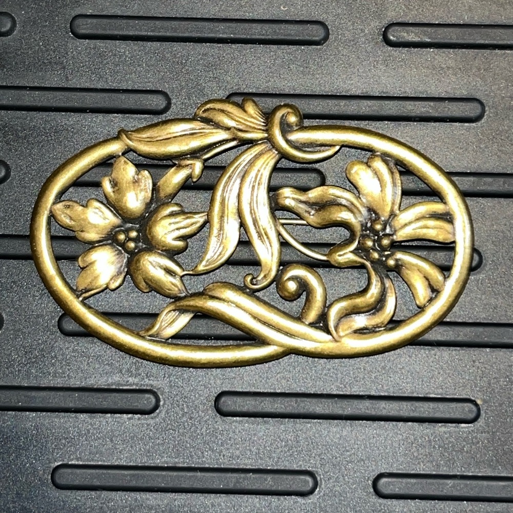 Antique Brass? Large Sash Floral Motif Brooch/Pin - Picture 9 of 9